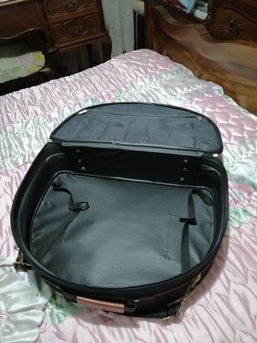 Mala de viagem espaçosa