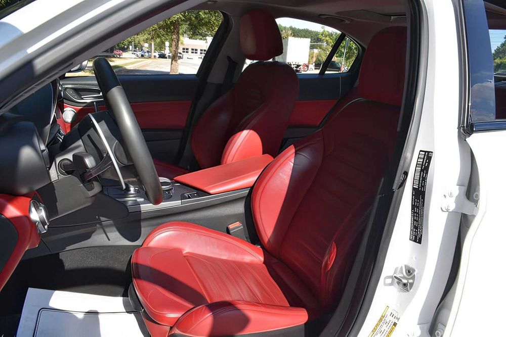 Alfa Romeo Giulia      2017