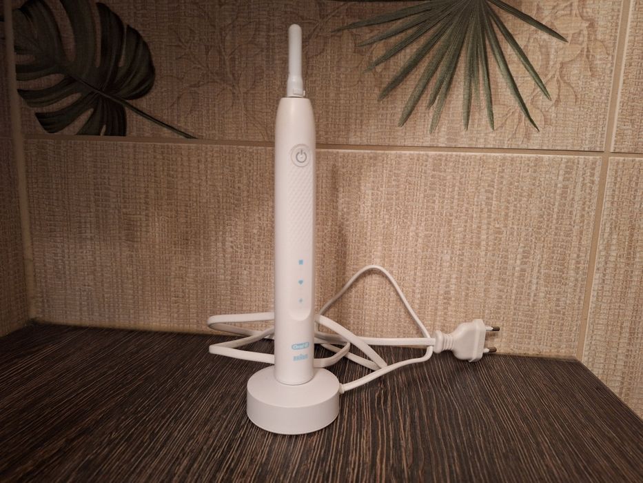 Szczoteczka soniczna ORAL-B Pulsonic Slim Clean  2000 + 5 końcówek