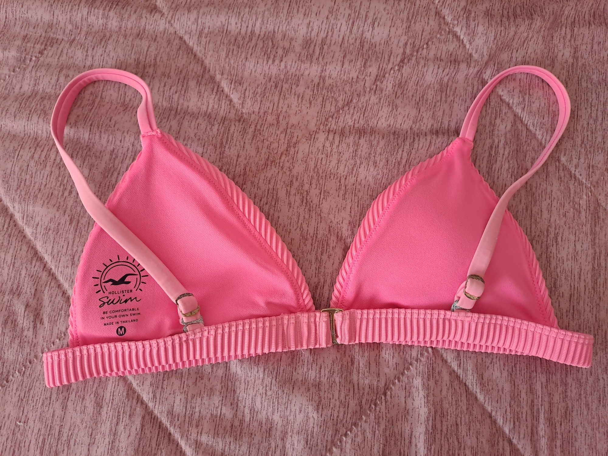 Top de bikini em rosa