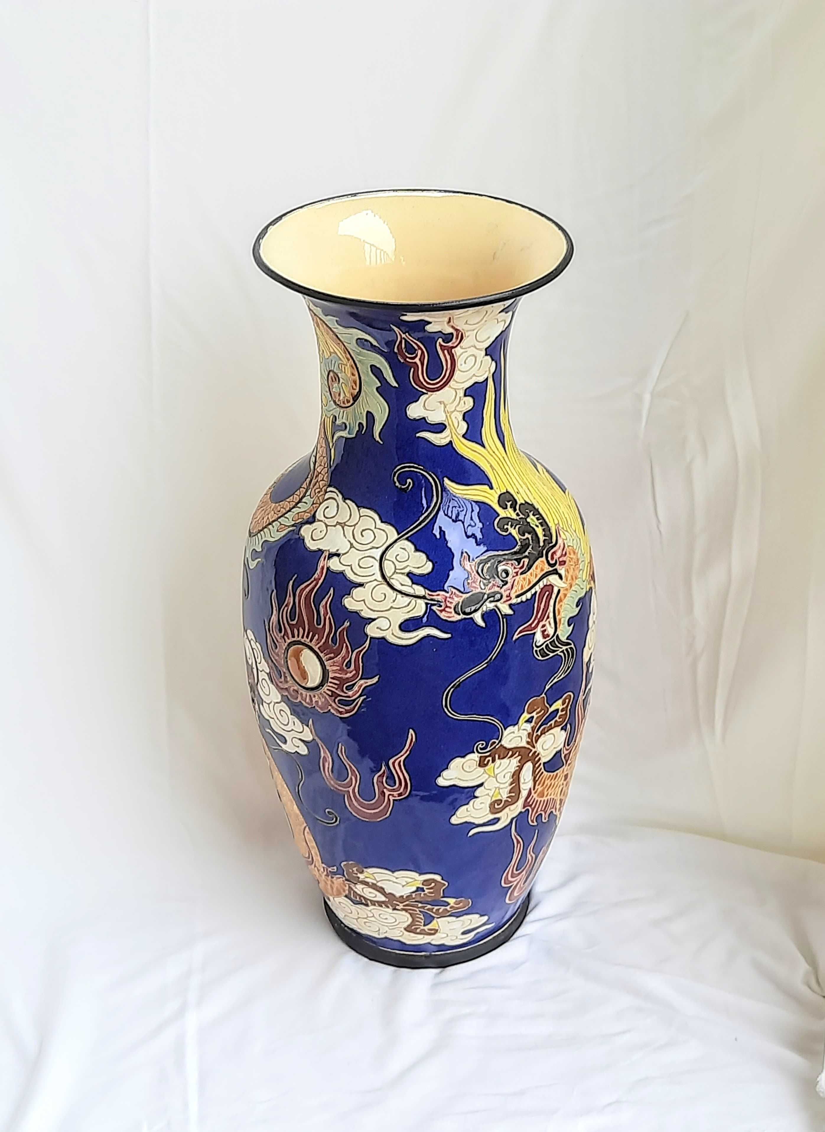 Duży wazon ceramiczny motyw smoka.