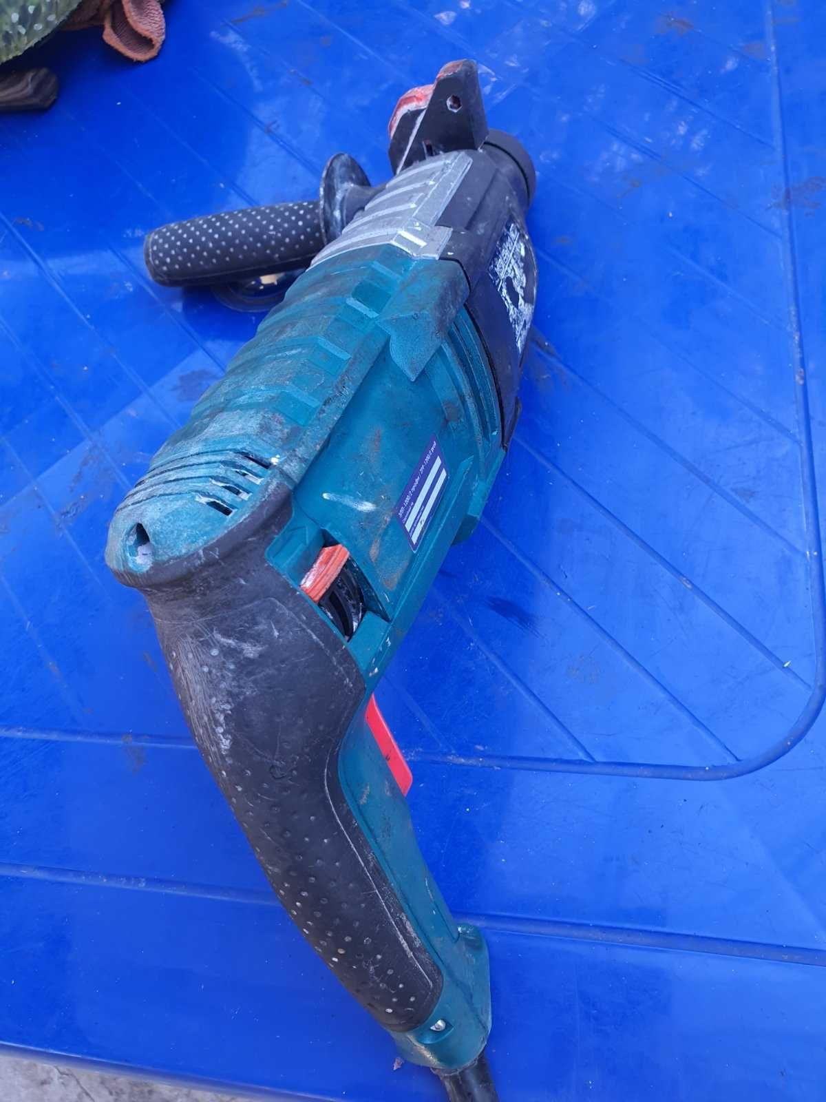 Есть 3 штуки перфоратор ЗЕНИТ ЗПП-1200 и Bosch
