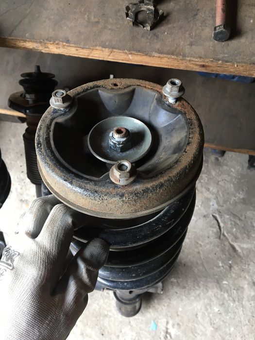 Продам передні амортизатори стійки бмв х5