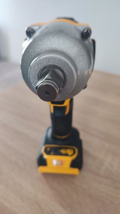 Nowy klucz udarowy pneumatyczny DeWalt DCF 900