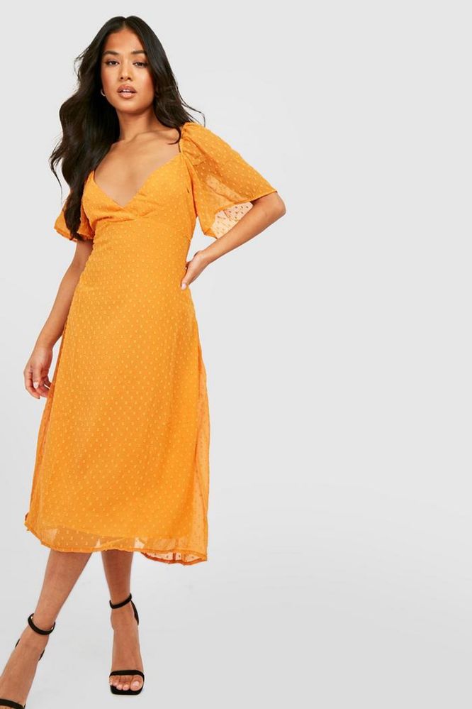 Літня повітряна сукня довжини міді в гірчичному кольорі з вирізом