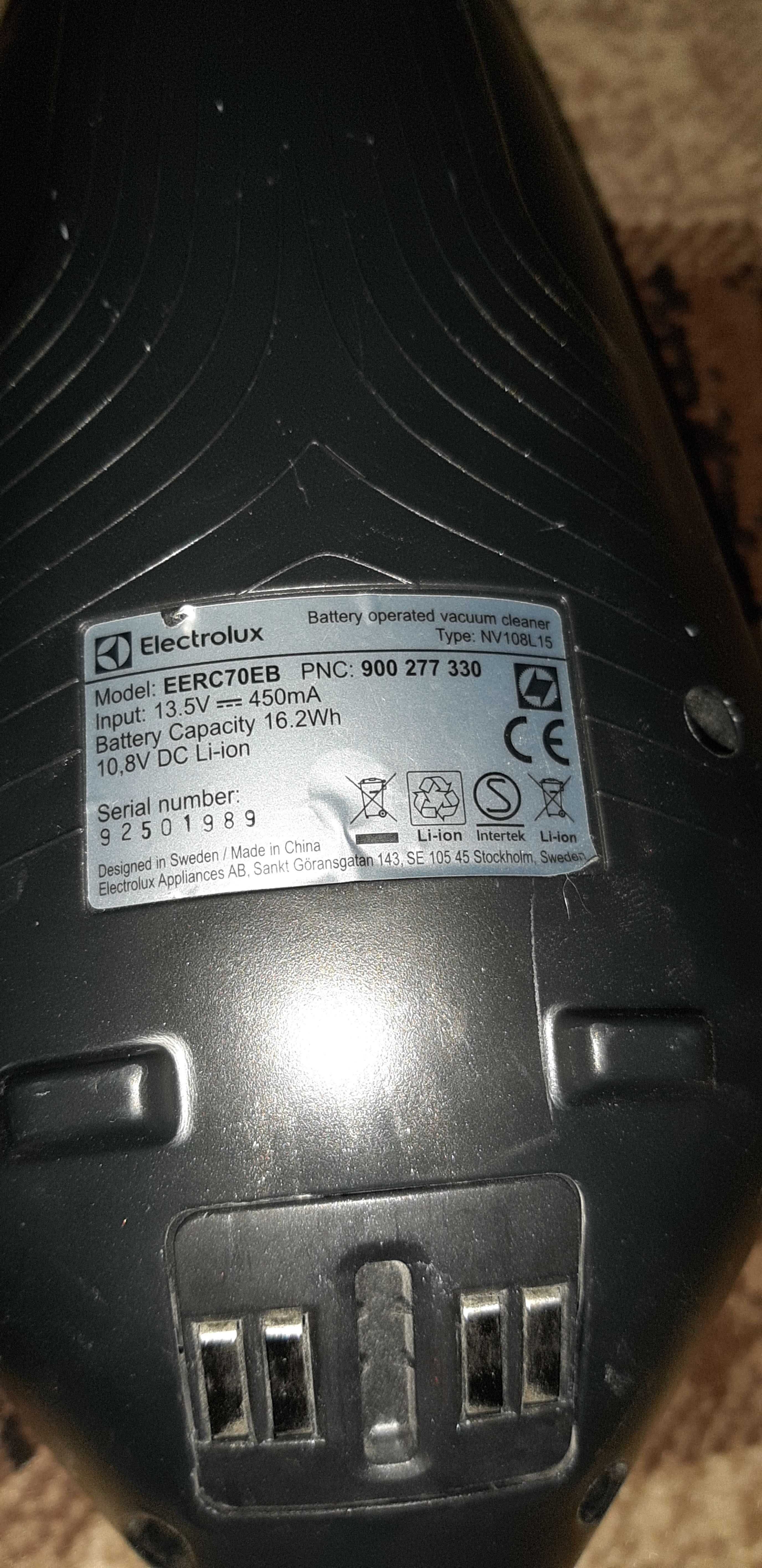 Акумуляторний пилосос ELECTROLUX EERC70EB
