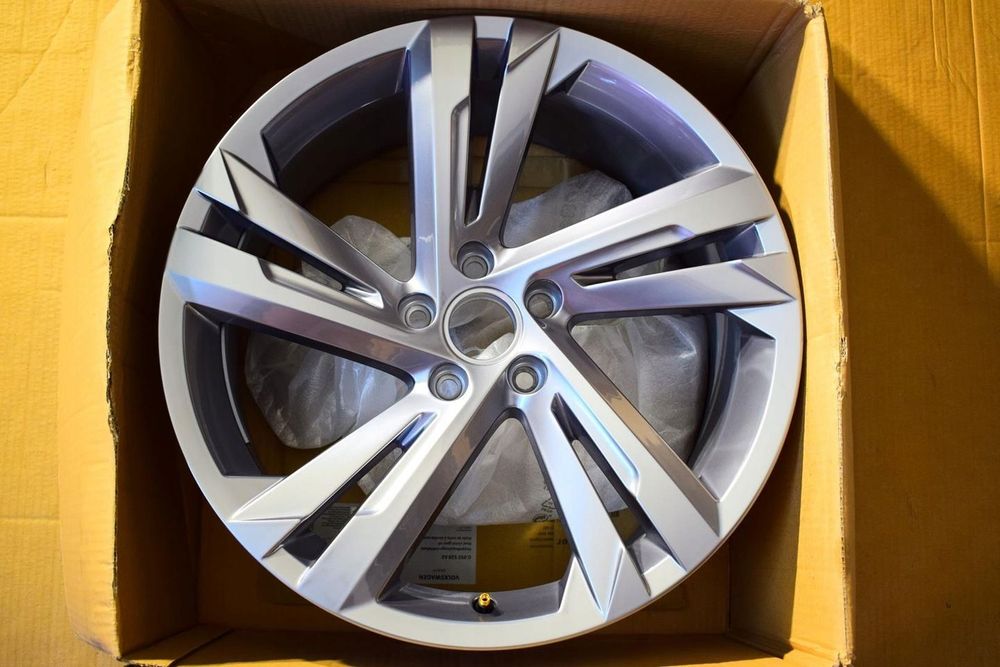 VW 19 ,,R-Line Tiguan 5NA II Oryginał Nowa