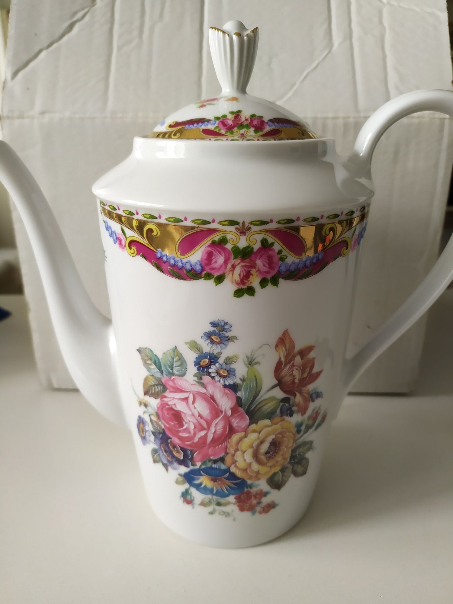 Conjunto prato e cafeteira em loiça de Limoges