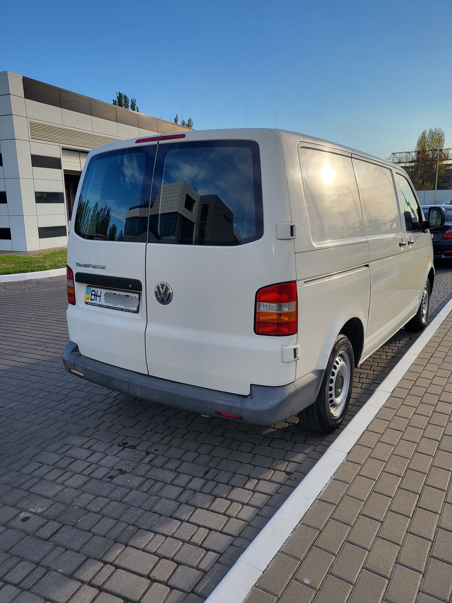 Продам VW transporter t5 1.9 tdi. Грузовой