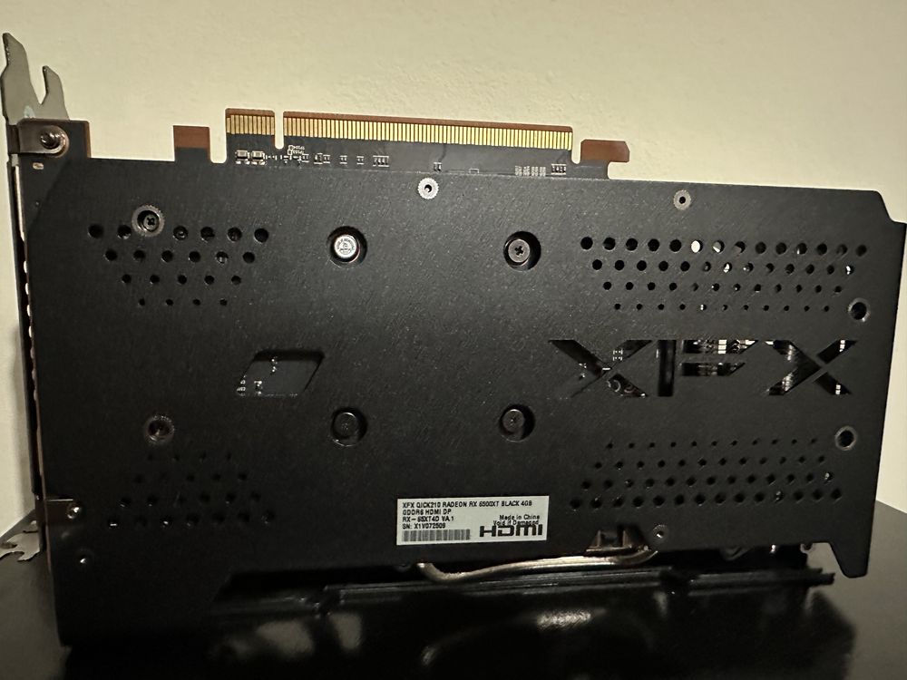 Placa Gráfica XFX RX6500 XT NOVA sem uso