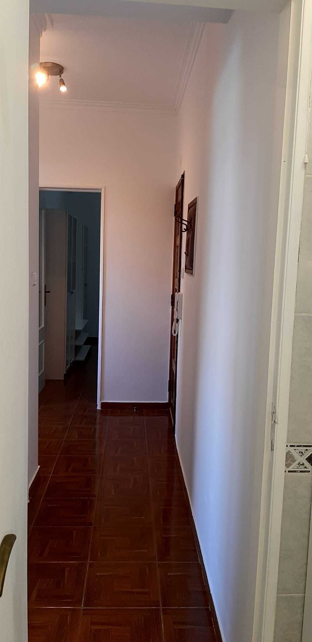 Apartamento T1 - Arrenda-se - Amadora - Equipado