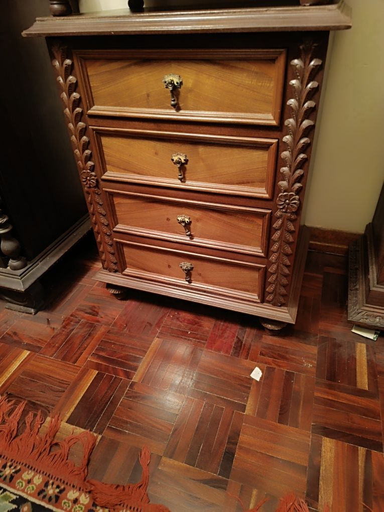 Conjunto de duas mesas de cabeceira