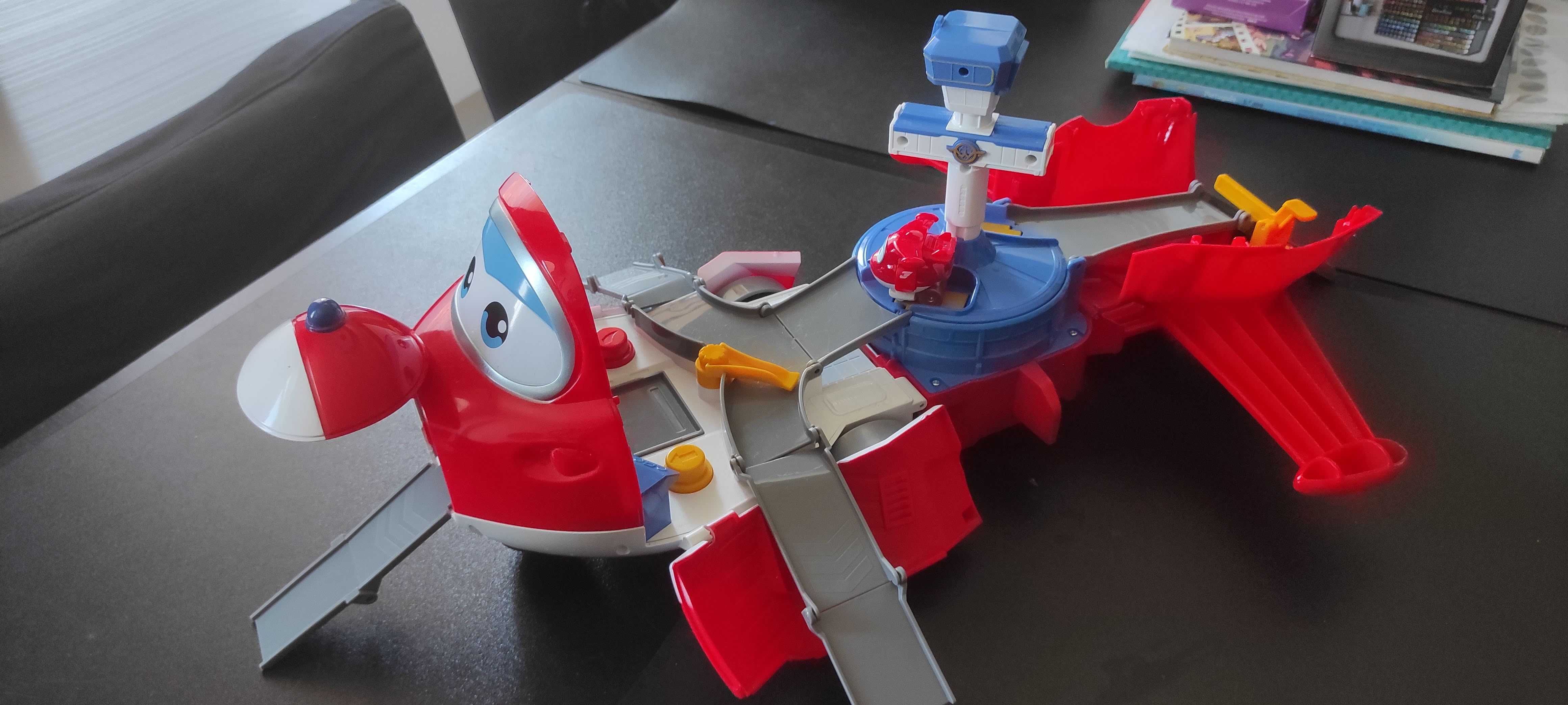 Avião SuperWings Jet