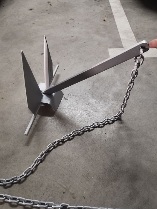 Âncora. Para barco  .Conjunto com corda e corrente