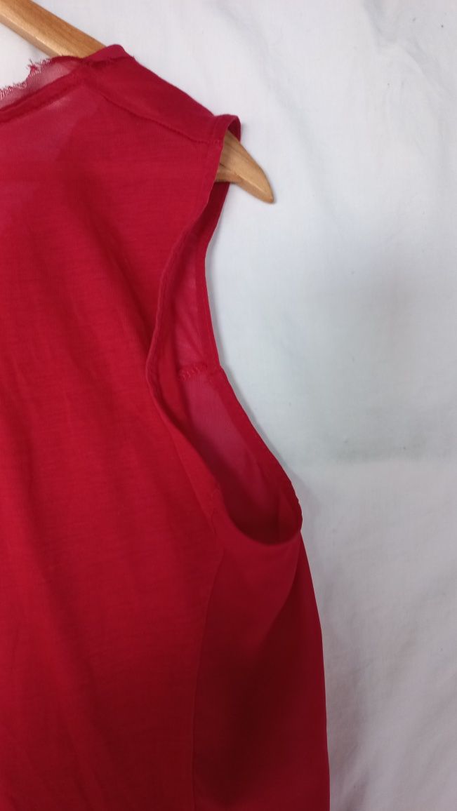 Top cavado vermelho com barra tecido transparente