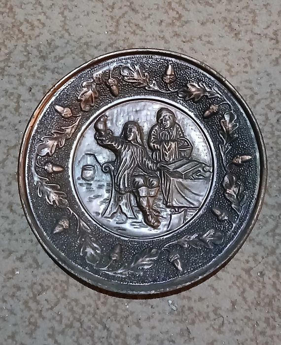 Vendo dois pratos em cobre para decoração interior de casa.