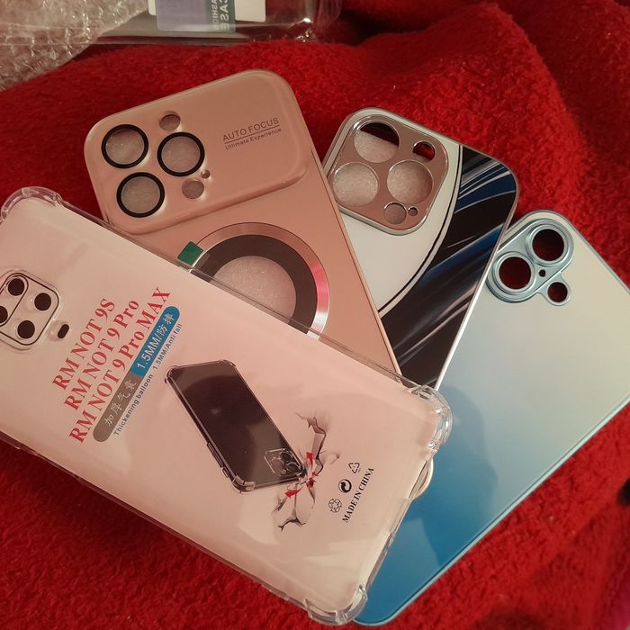 Продаю чохли на айфони  також є один для редмі