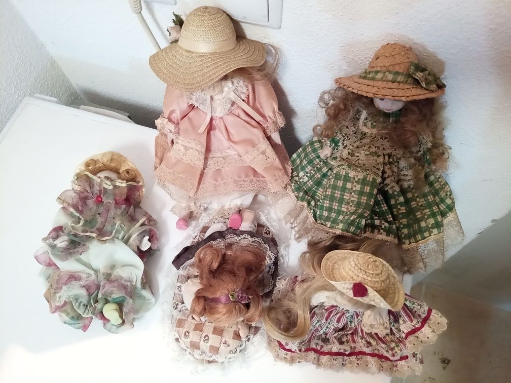 Bonecas de porcelana