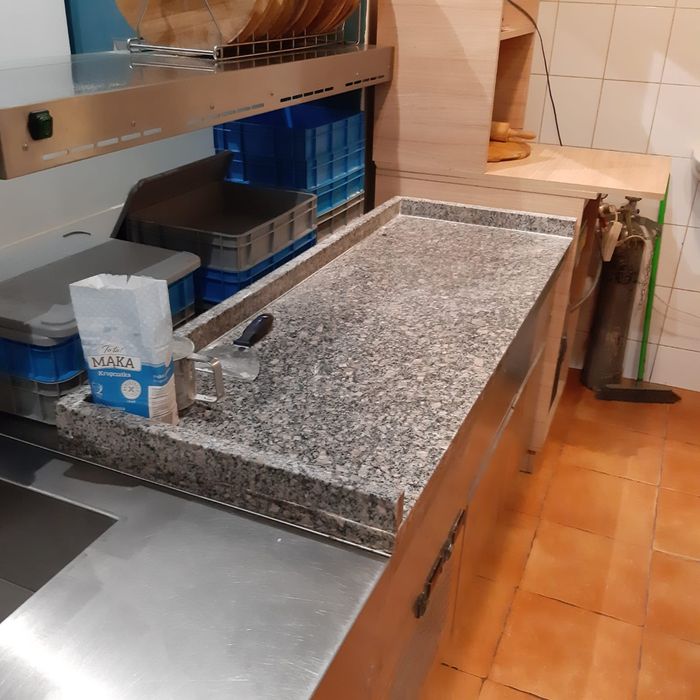 Lada chłodnicza przeszklona, bufet na bemary z blatem roboczym