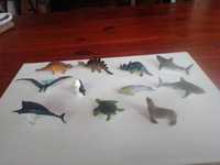 Bonecos de animais peixes e dinossauros