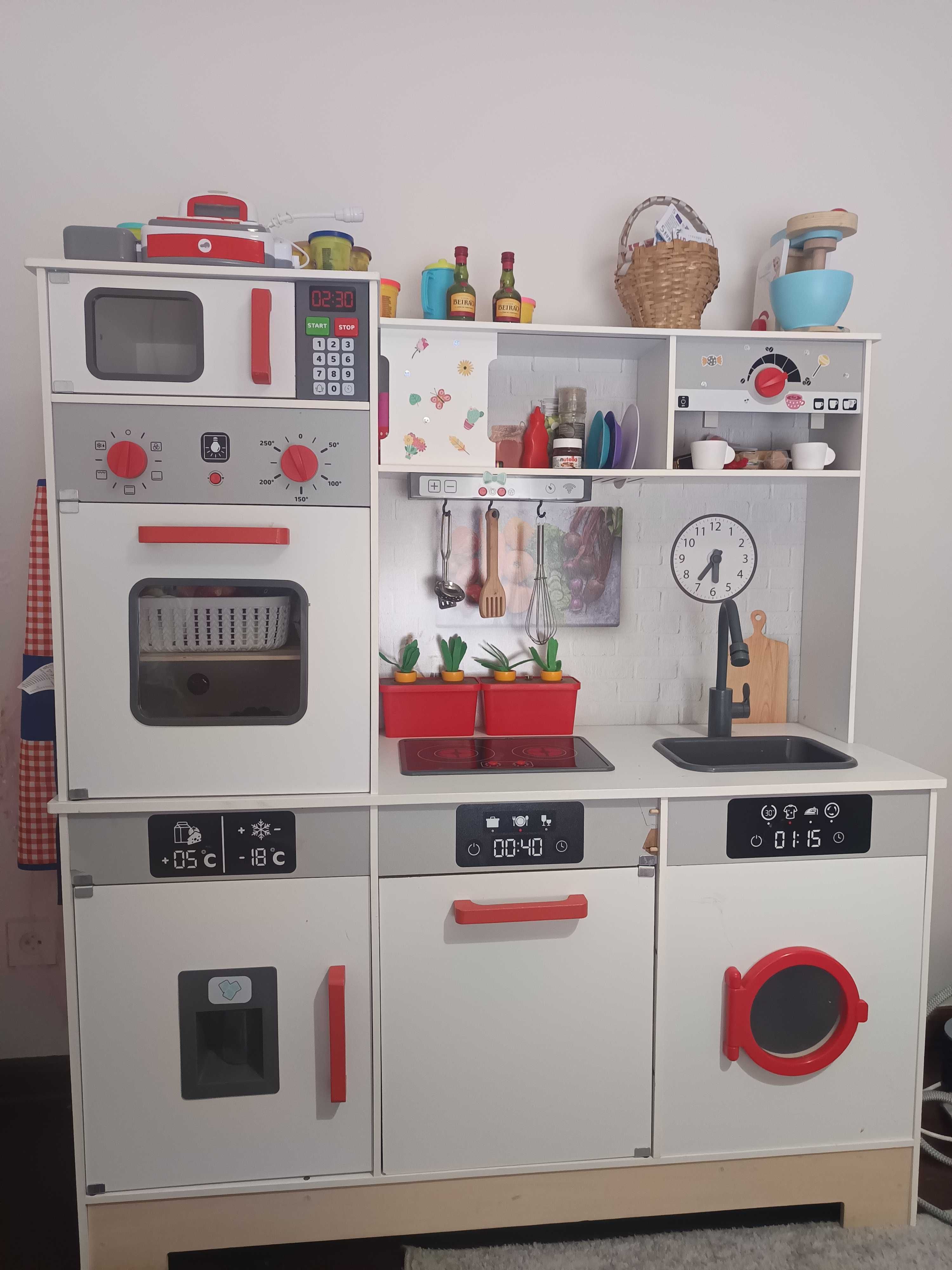 Cozinha de criança nova