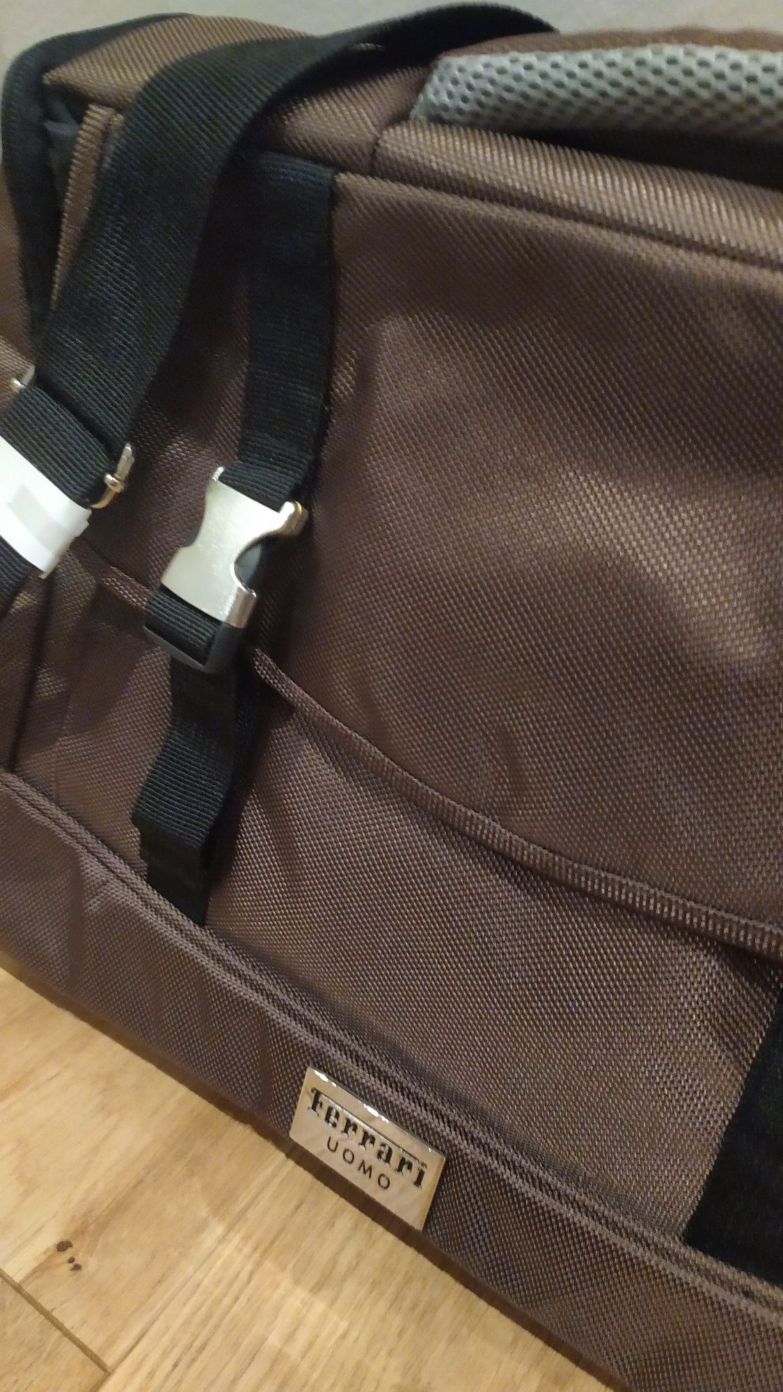 Nowa torba na laptopa FERRARI Uomo. Brązowa tekstylna.