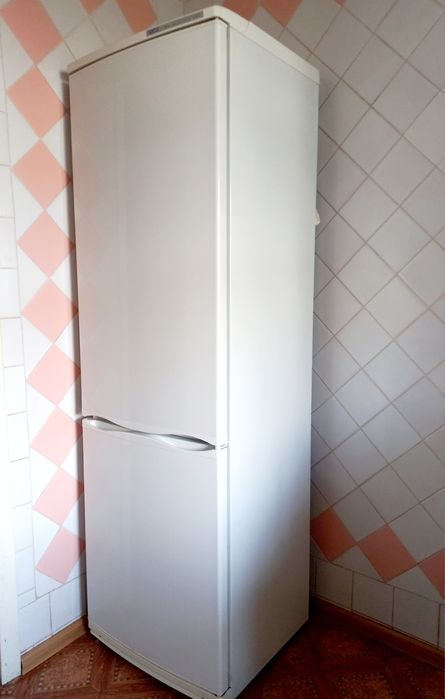 Холодильник Атлант робочий