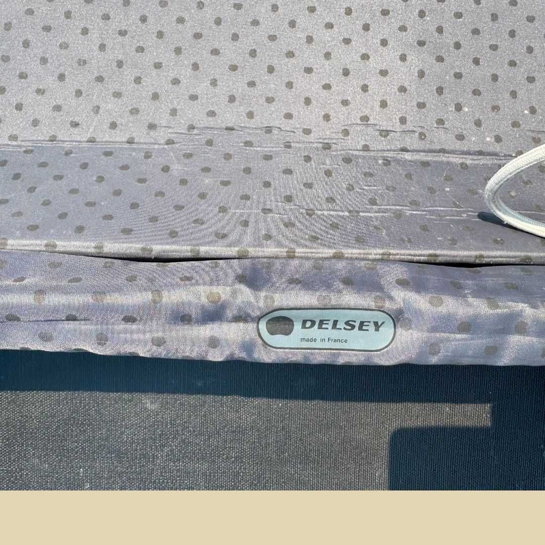 Mala Vintage Delsey Rígida Fecho com Código Preta com Rodas Suitcase