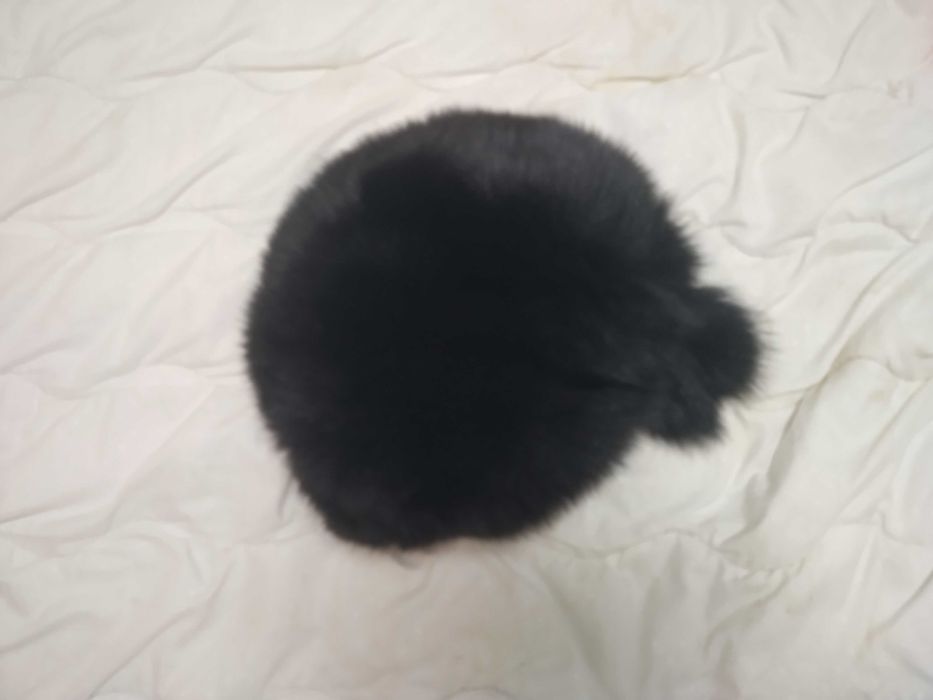 Продам шапку черную женскую из песца