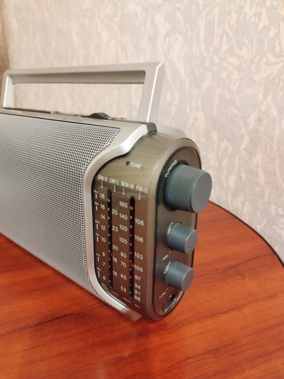 Радіоприймач Sony моделі ICF-904L