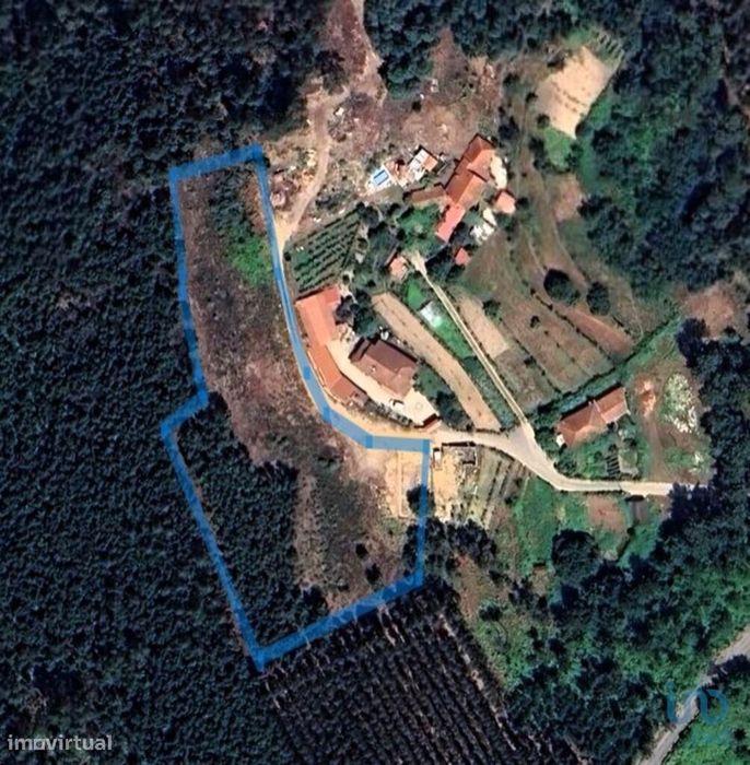 Terreno em Santa Cruz da Trapa e São Cristóvão de Lafões de 4900,00 m2