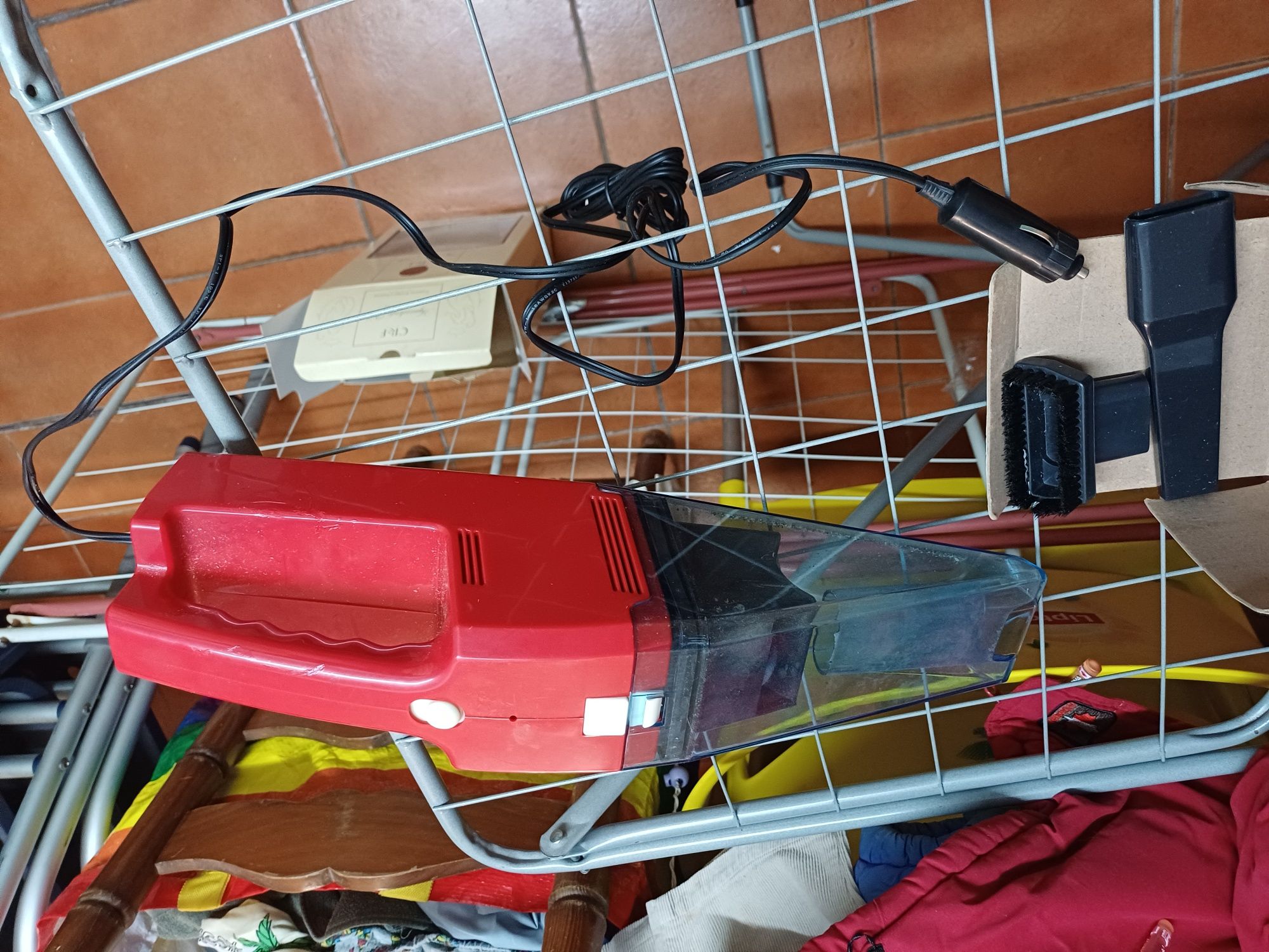 Aspirador de Mão para Carro com Fio Plug Isqueiro (120 W - 12 V)