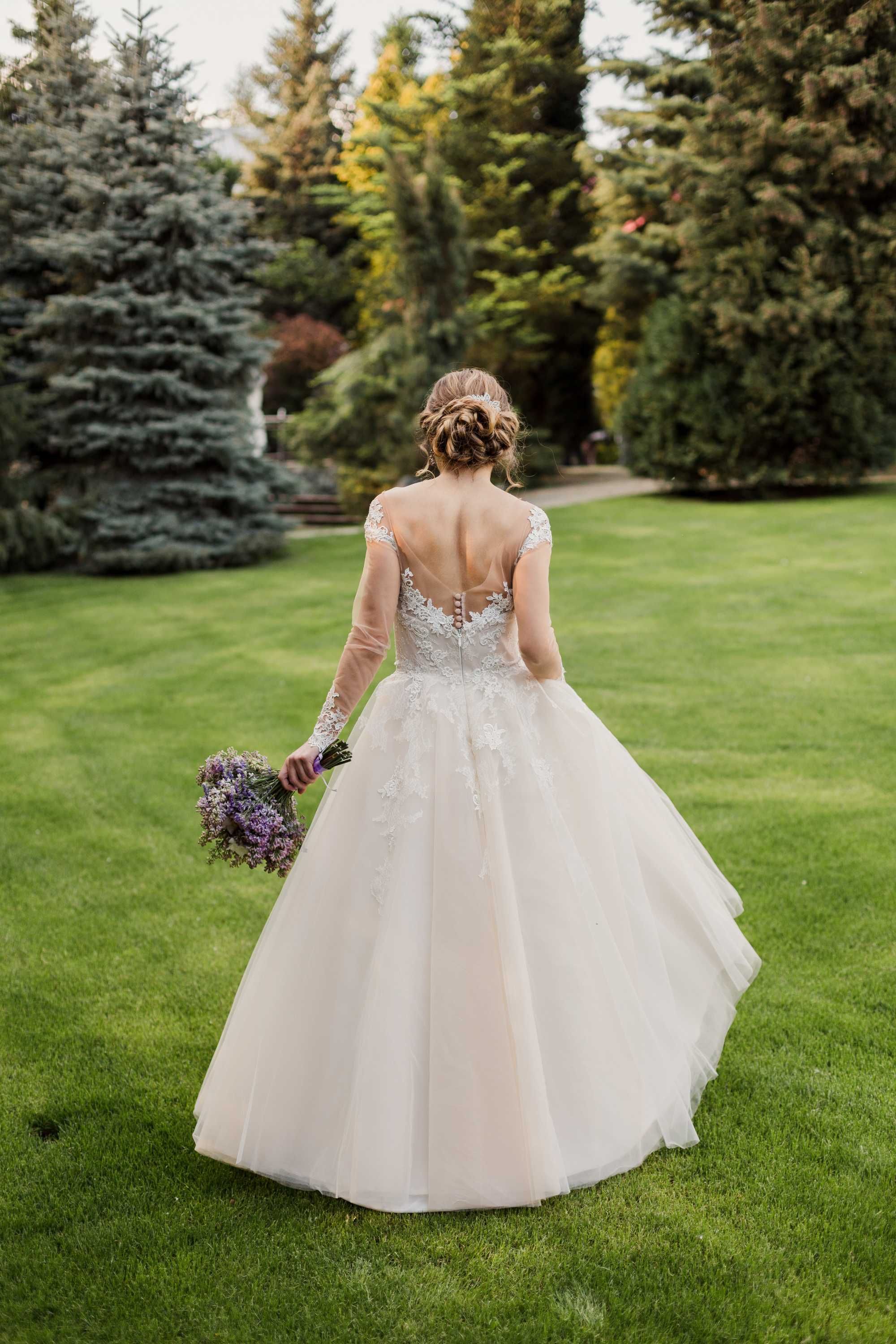 Koronkowa suknia ślubna z długim rękawem 36 S tiul