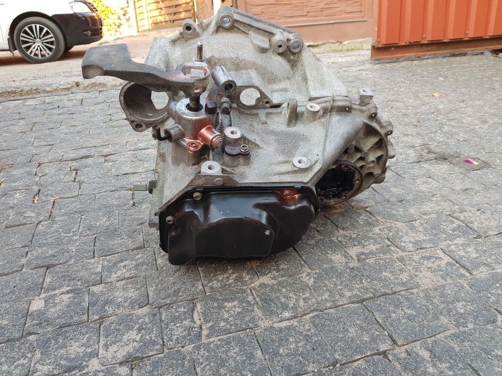 Шестерни 5 передачи кпп VW CADDY 2.0SDI и подшипники
