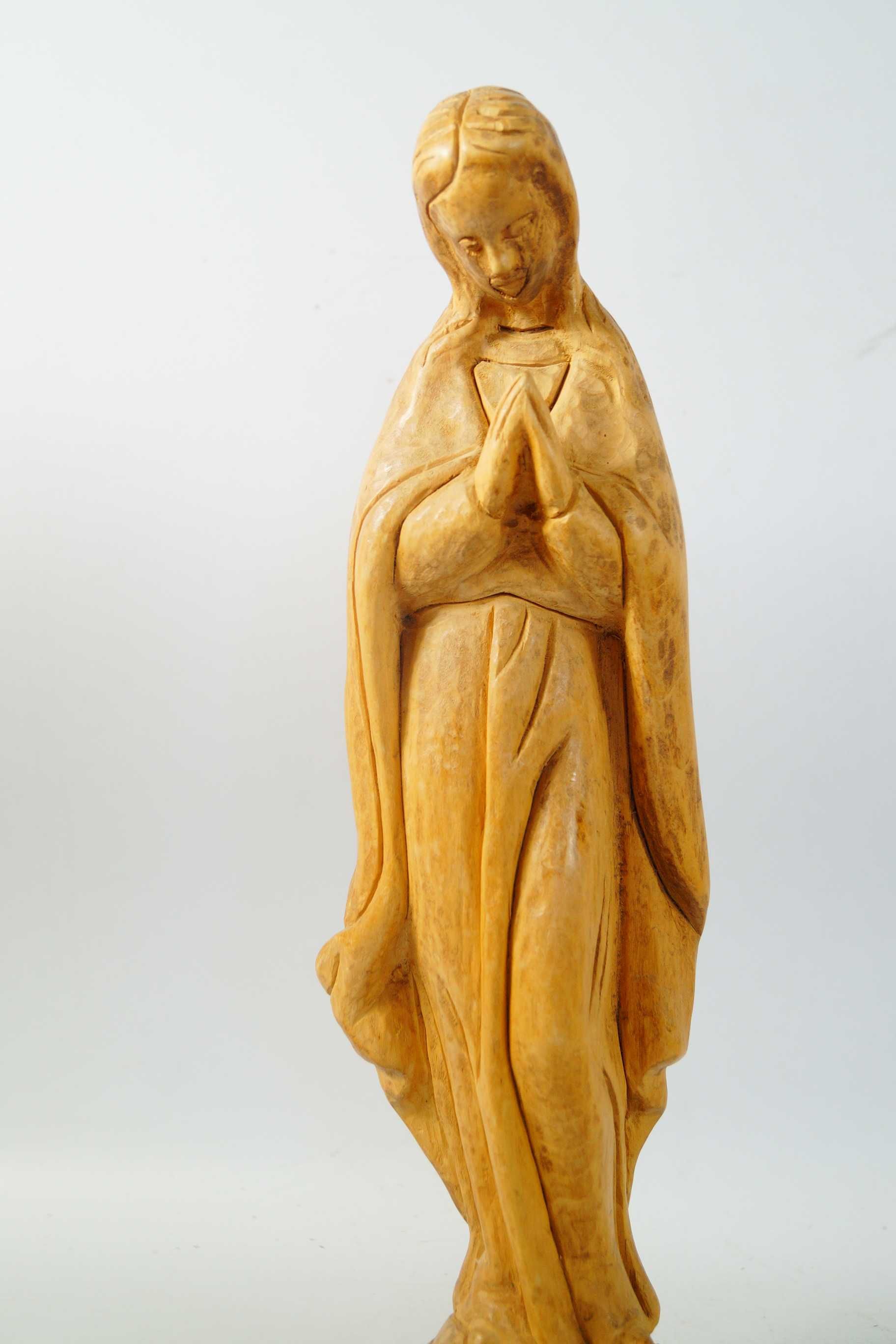 Madonna rzeźba drewniana figura