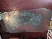 Mesa de vidro com pés