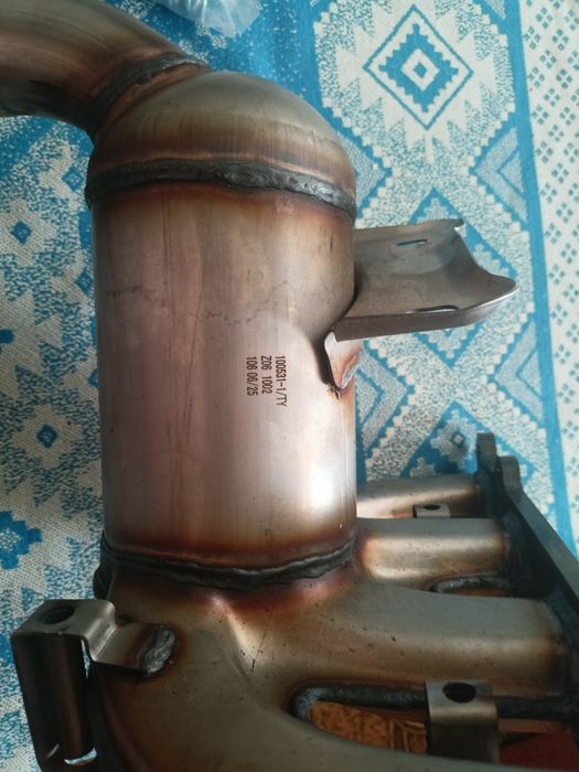 Каталізатор jeep patriot /compass. Випускний коллектор. Катализатор.