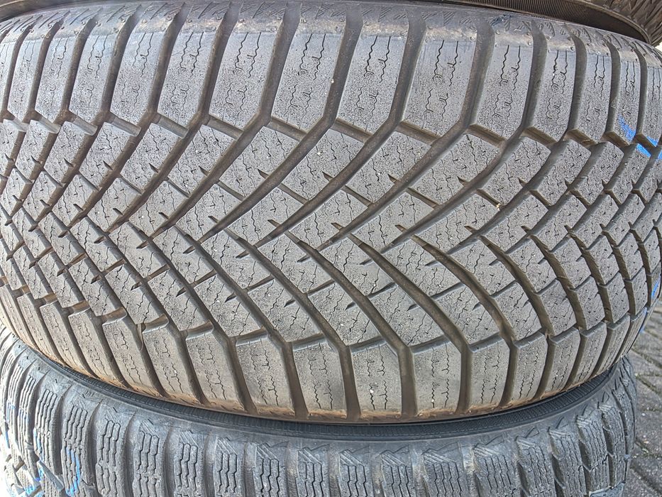 Komplet 4 opon zimowych 225/50R18