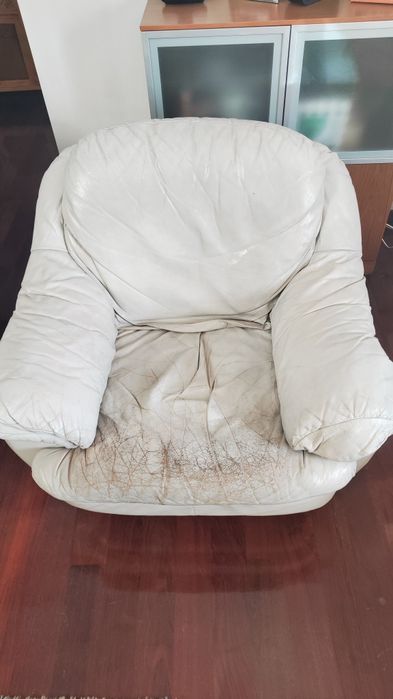 Sofá em pele 3 lugares - oferta 2 individuais