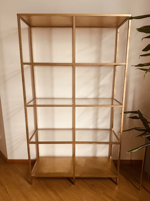 Estante IKEA em metal e vidro VITTSJO