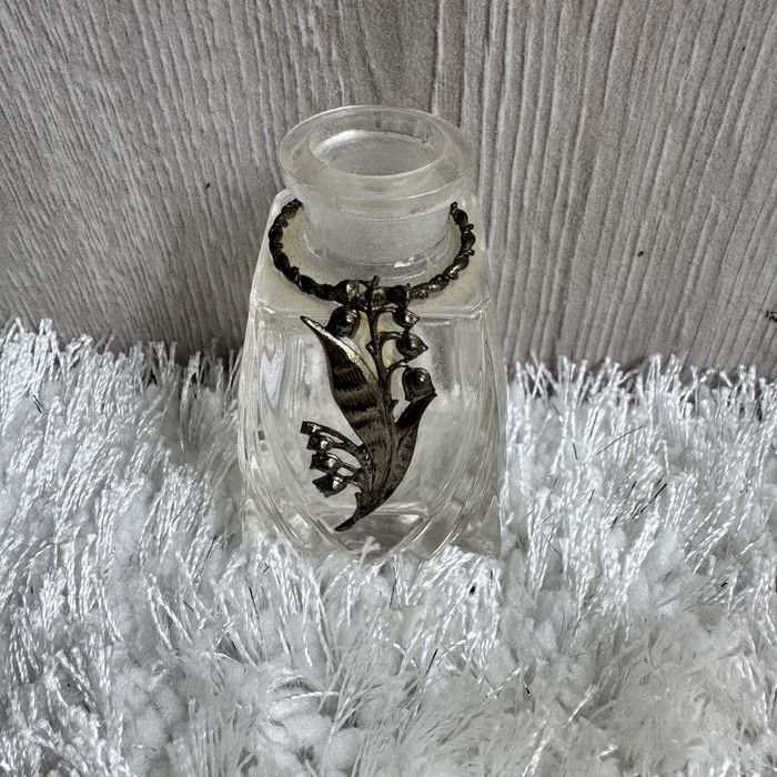 Butelka na perfumy z początku XX wieku