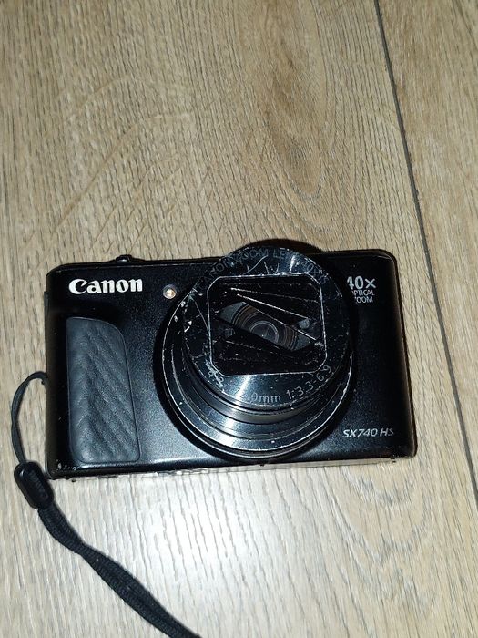 Canon SX740 HS..