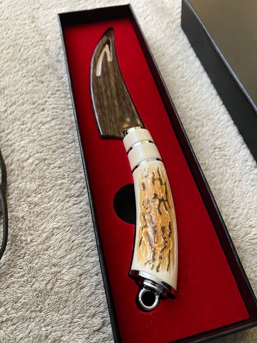 Nóż w pięknym pudełku jako prezent. Wyprzedaż! Ostatni egzemplarz!