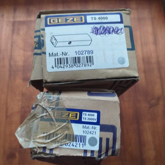 Samozamykacz  GEZE TS4000 z ramieniem - kolor szary