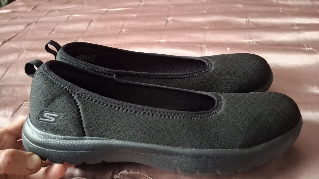 Сліпони  Sketchers