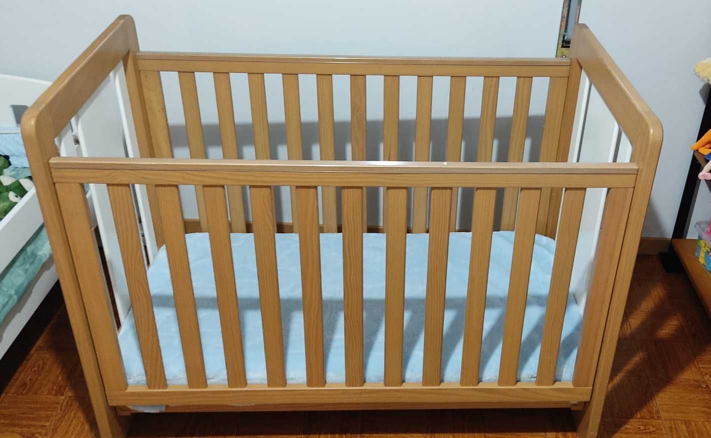 Berço de bebe com colchão marca Trama