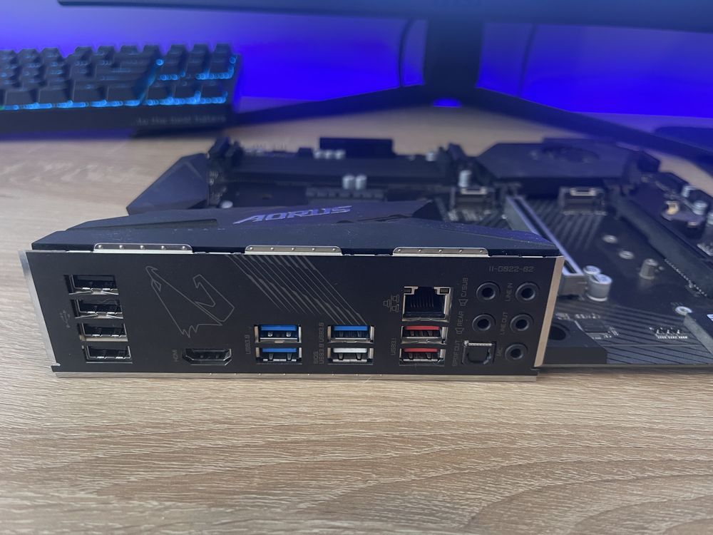 Материнська плата Gigabyte X570 Aorus Elite з нюансом