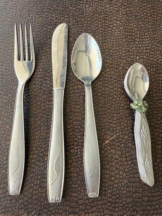 Faqueiro completo com caixa de arrumação - NUNCA FOI USADO