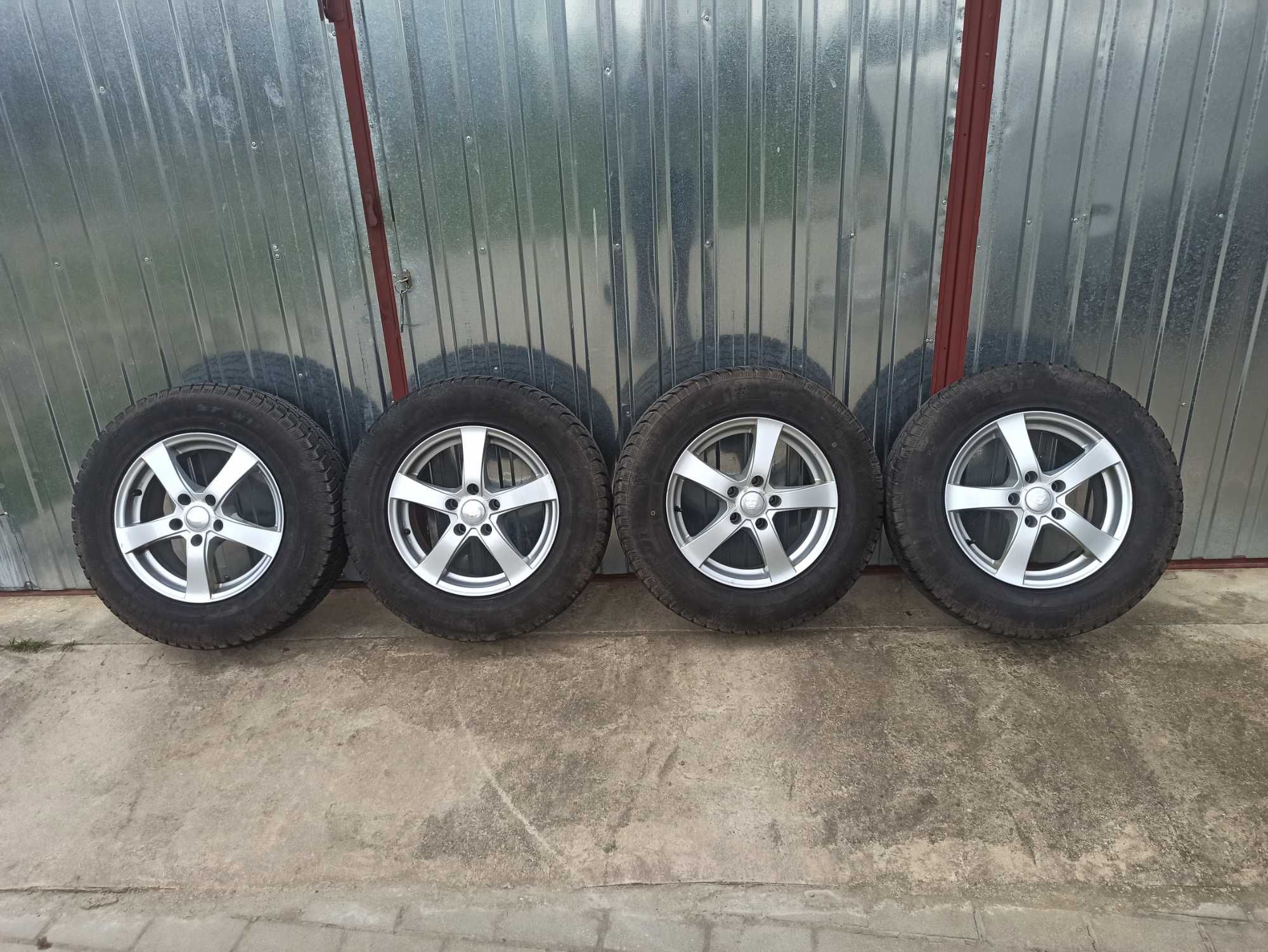 Koła zimowe Dezent 5x114,3 opony 215/70/16 Hyundai IX 35, Tucson, Kia