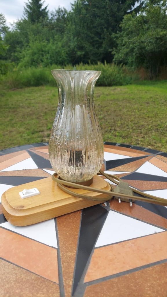 Lampka duńska z kloszem vintage  lata 60/70 
Wysokość lampki 20,5 cm w